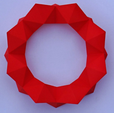 3d-printed tetrahedral torus by Michael Elgersma and Stan Wagon